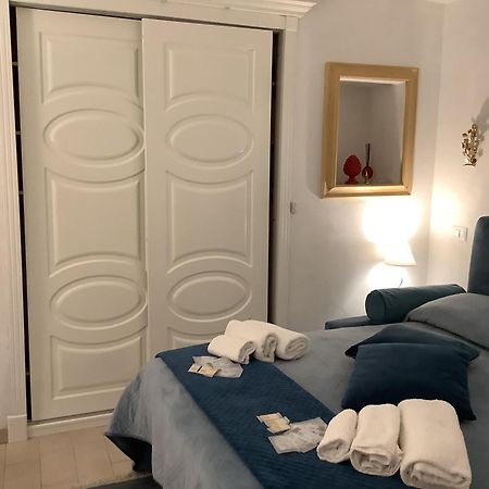 Tinnyhouse Napoli Bagian luar foto