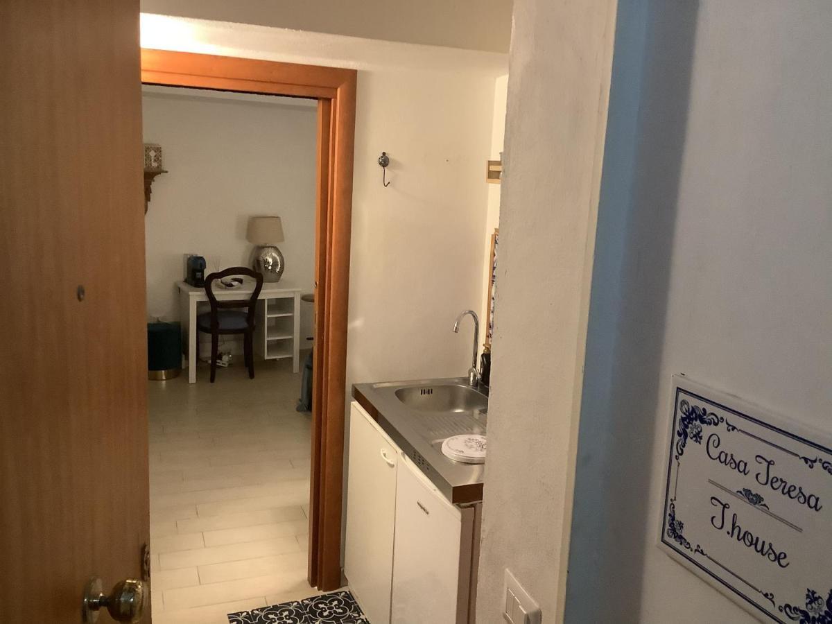 Tinnyhouse Napoli Bagian luar foto