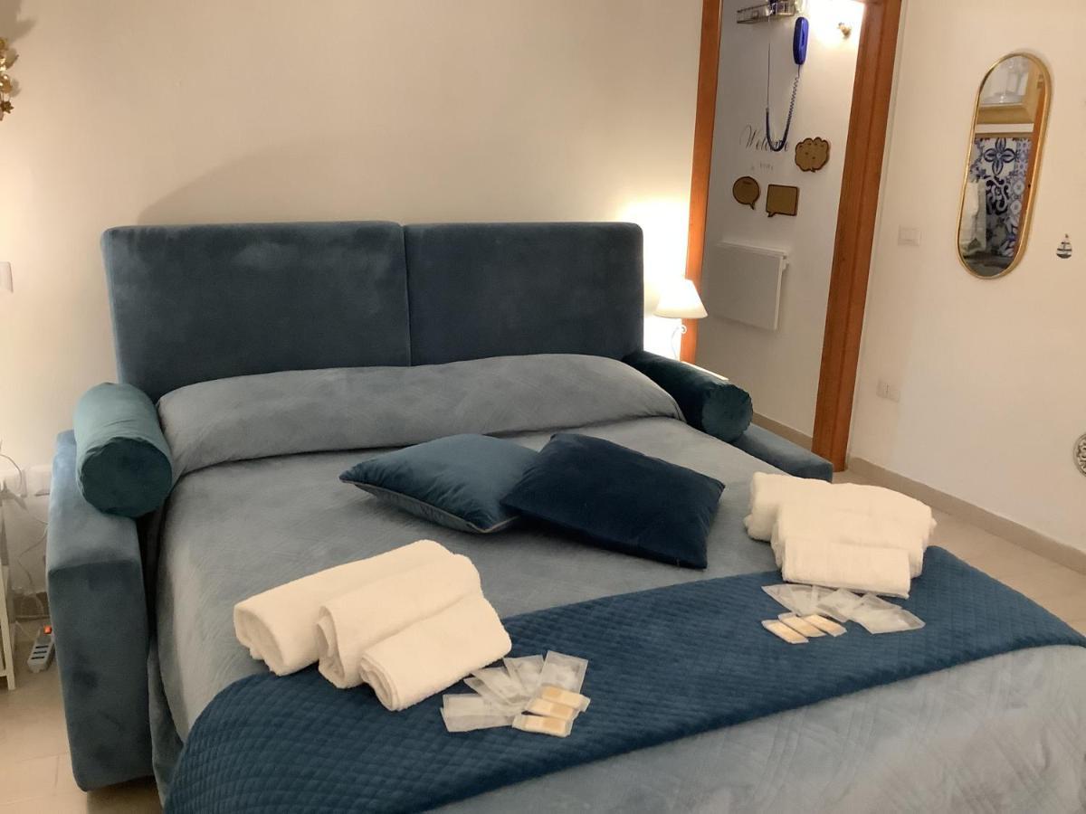 Tinnyhouse Napoli Bagian luar foto