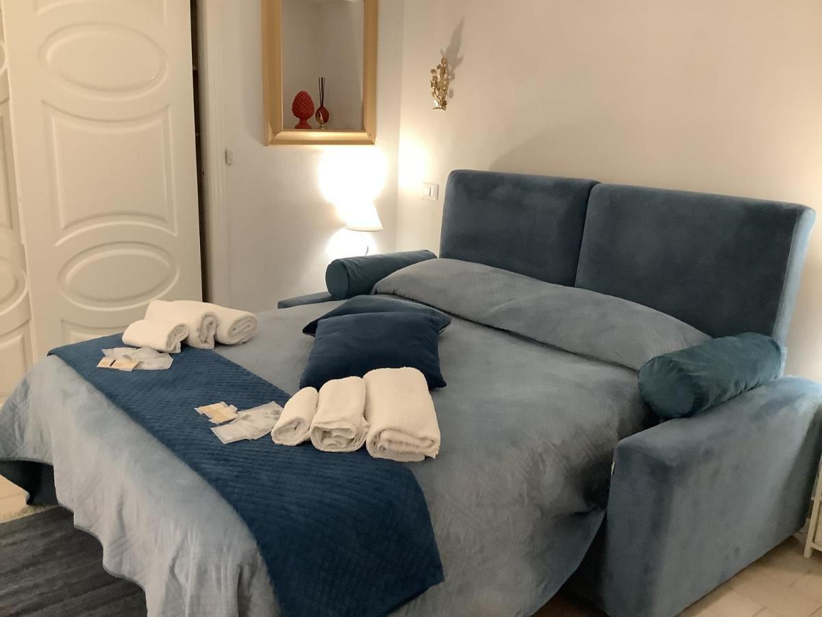 Tinnyhouse Napoli Bagian luar foto