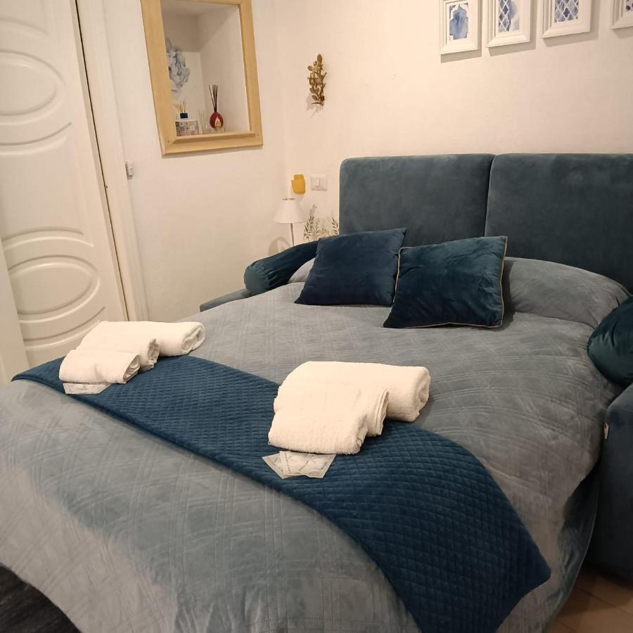 Tinnyhouse Napoli Bagian luar foto