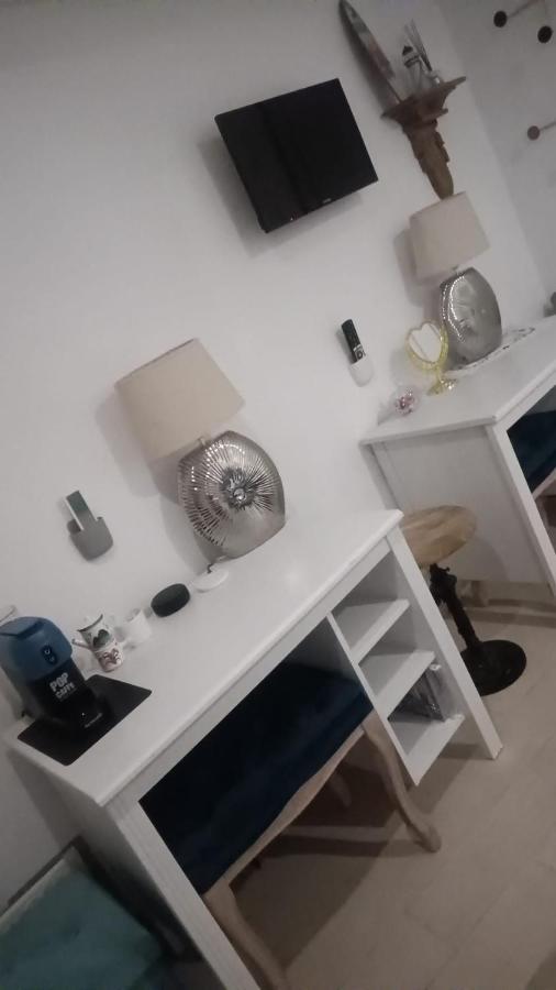 Tinnyhouse Napoli Bagian luar foto